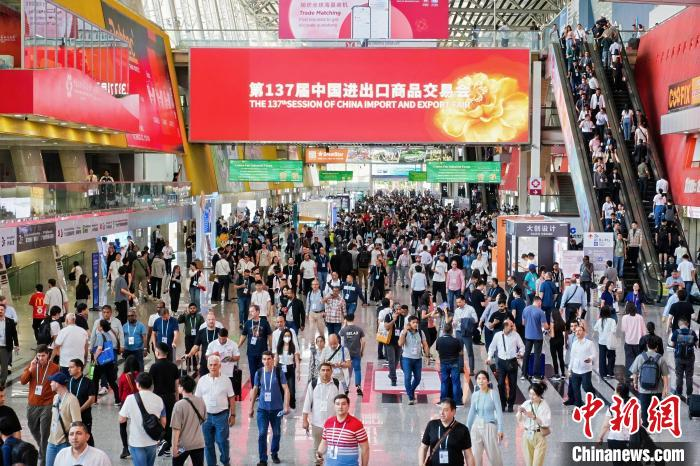 스마트 제조 QGM은 Canton Fair |에서 빛납니다 QGM 주식은 세계가 중국 벽돌 기계의 힘을 볼 수 있도록합니다.