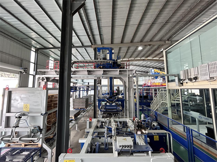 QGM의 ZN 시리즈 고급 모조석 PC 벽돌 생산 라인이 중국 남서부의 선도적인 친환경 건축자재 회사에서 성공적으로 생산에 투입되었습니다.