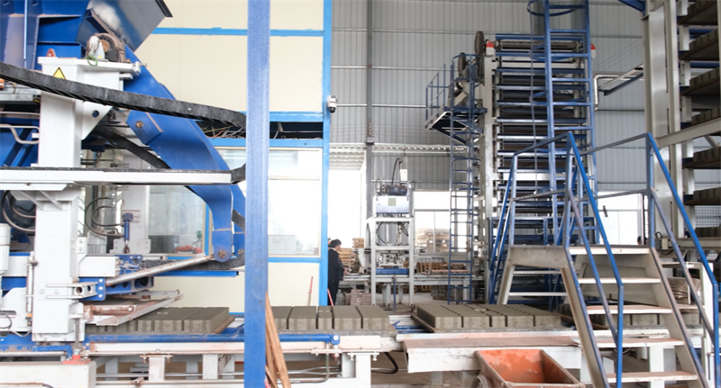 하나의 기계, 여러 개의 벽돌, 에너지 절약 및 탄소 감소, QGM Zenith 15 모델은 친환경 건축 자재의 