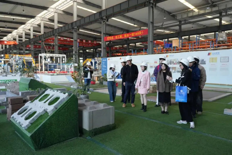 해외 개발 요구에 초점을 맞춘 Quangong Machinery Co., Ltd.는 푸저우 외국어 무역 대학교와 협력하여 국제 지향적인 인재를 양성합니다.